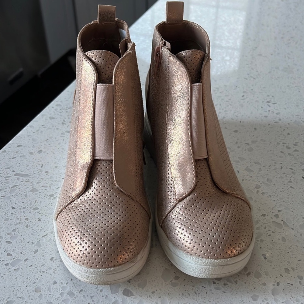 Mia little girls wedge sneakers- light pink size 3